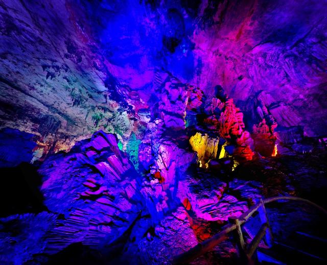 兜率灵岩溶洞  东江湖