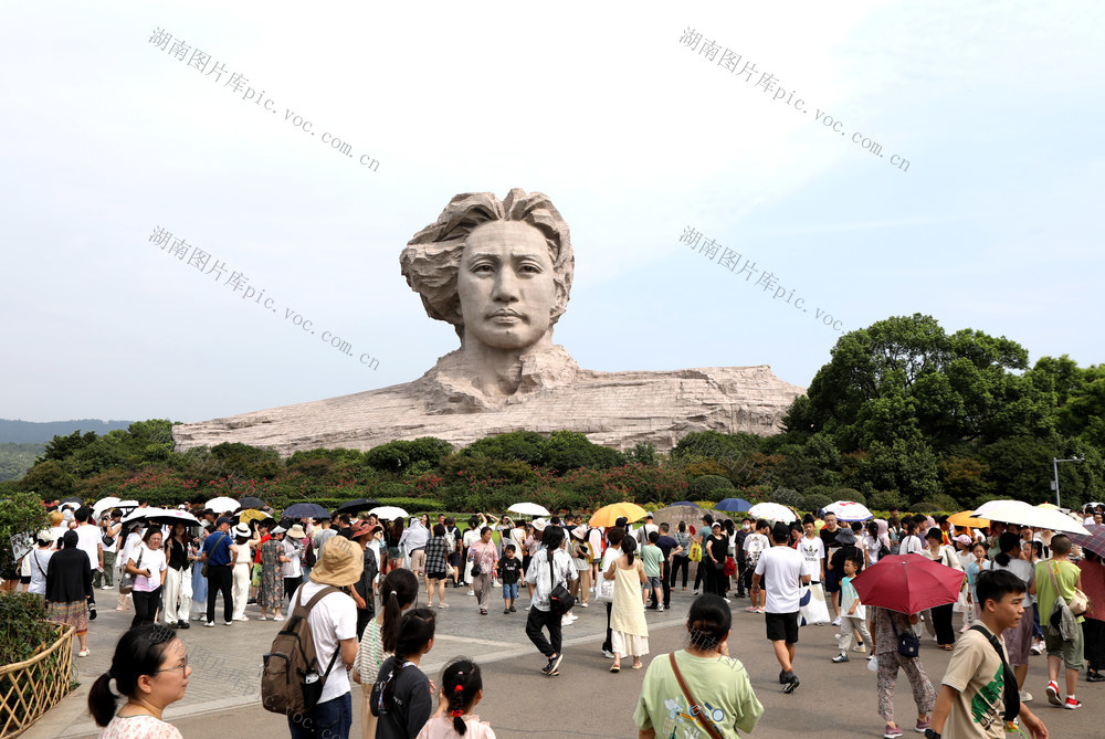 橘子洲景区，色彩斑斓，