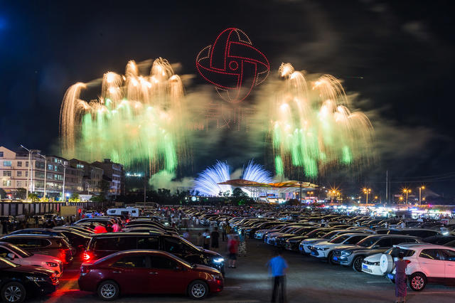 烟花  焰火  停车场  夜晚  浏阳