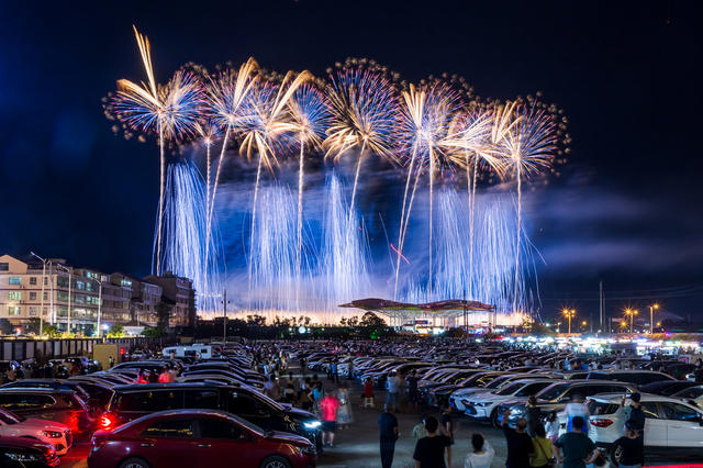 烟花  焰火  停车场  夜晚  浏阳