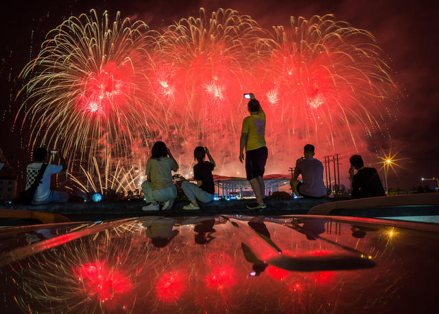 烟花  焰火  停车场  夜晚  浏阳