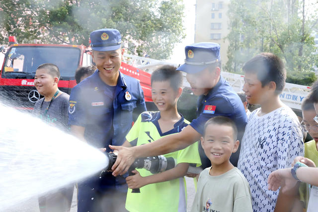 消防队里 暑假 生日会