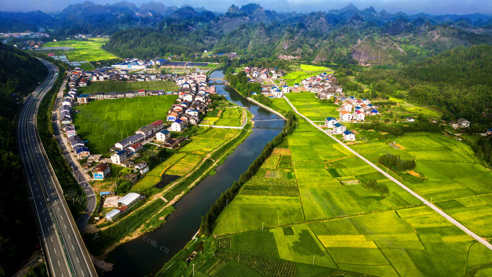 侗乡 初秋 美丽 新农村 画卷