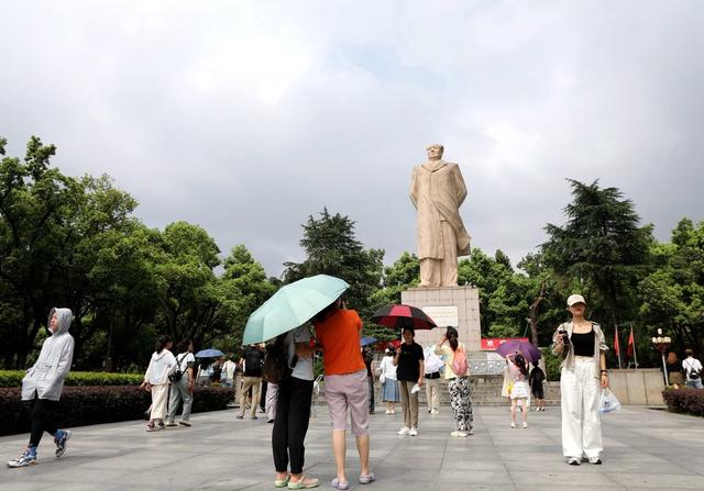 错峰旅游，热度不减，岳麓书院，爱晚亭