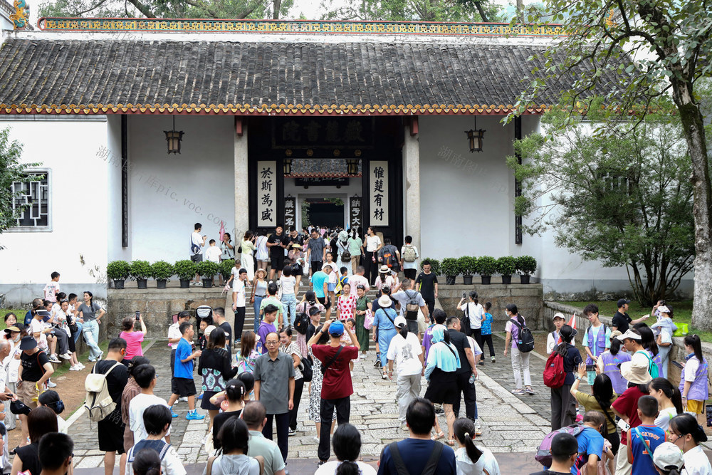 错峰旅游，热度不减，岳麓书院，爱晚亭