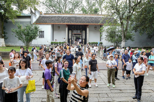 错峰旅游，热度不减，岳麓书院，爱晚亭