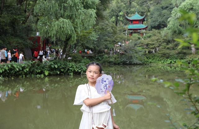 错峰旅游，热度不减，岳麓书院，爱晚亭