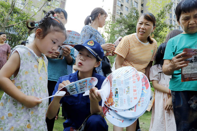 消防扇” 秋老虎 降火良方