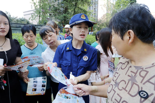 消防扇” 秋老虎 降火良方