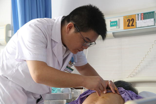 医师节  卫生健康  坚守岗位