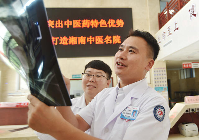 嘉禾：坚守“医”线    过医师节