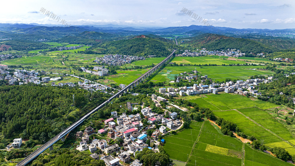 航拍  湖南  郴州  永兴县  洋塘乡 
 明村  绿油油  稻田  新农村建设  黄建华