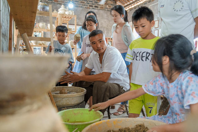 暑期生活 传承非遗文化 土陶技艺