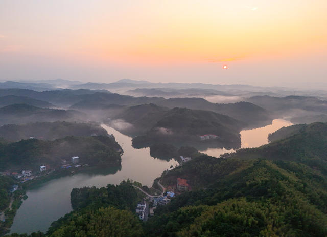 生态  水库  青山  碧水  风景  自然  旅游