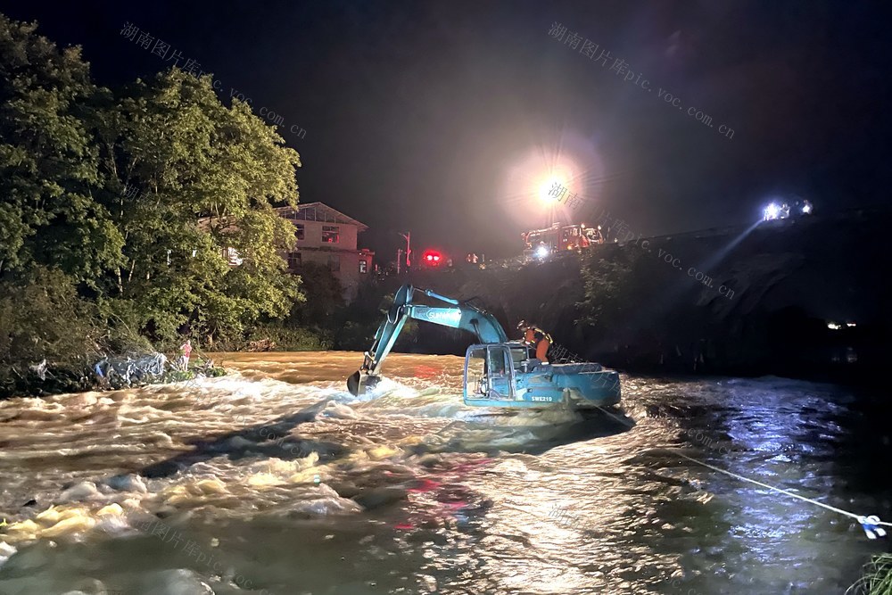 消防 救援 强降雨 老人 营救 