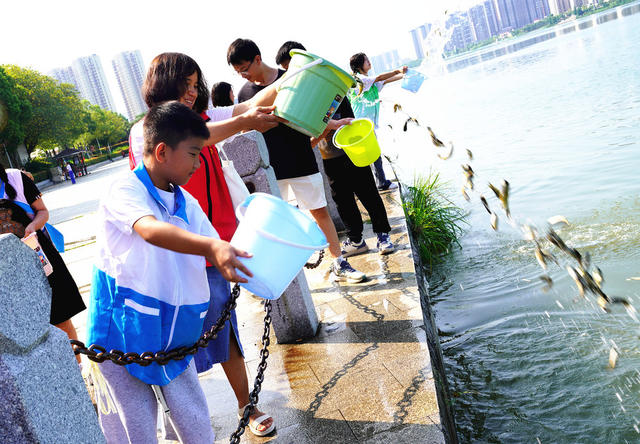 永州市：10万尾鱼苗放入湘江