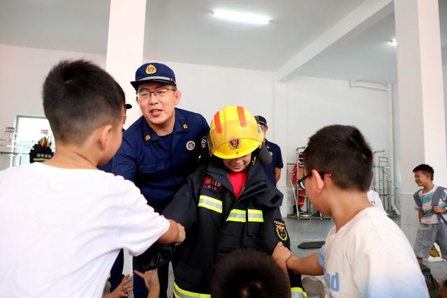 消防 安全 参观 体验 七彩假期 情暖童心 公益暑托班