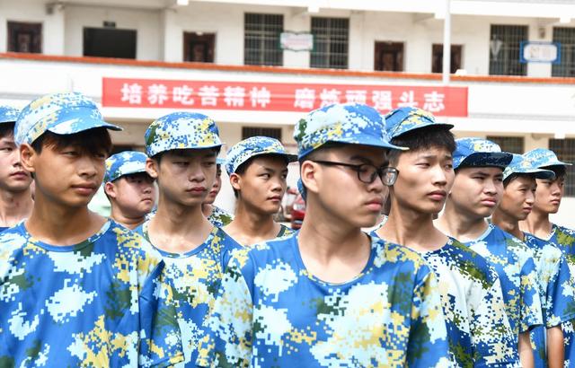 军训开启新学期“第一课”