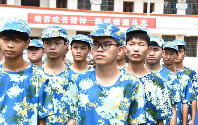 军训开启新学期“第一课”