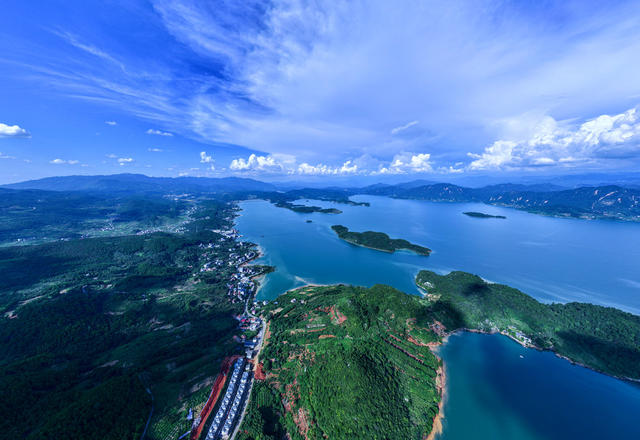 航拍,湖南,郴州,资兴市,白廊镇,,全域旅游,,,生态环保,,全域旅游,,田园观光,,休闲度假、宜居宜业宜游”的发展思路,做好“农旅”融合发展,湖光山色  特色美食,休闲养生,游客 群众,,旅游  休闲,乡镇 黄建华