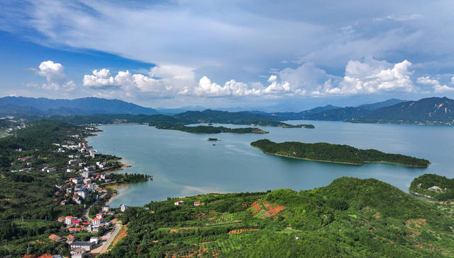 航拍,湖南,郴州,资兴市,白廊镇,,全域旅游,,,生态环保,,全域旅游,,田园观光,,休闲度假、宜居宜业宜游”的发展思路,做好“农旅”融合发展,湖光山色  特色美食,休闲养生,游客 群众,,旅游  休闲,乡镇 黄建华