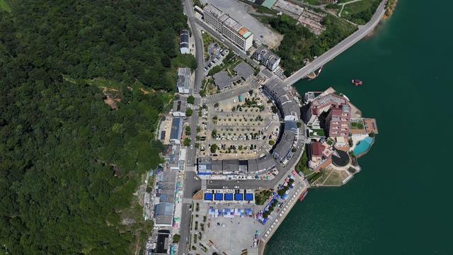 航拍,湖南,郴州,资兴市,白廊镇,,全域旅游,,,生态环保,,全域旅游,,田园观光,,休闲度假、宜居宜业宜游”的发展思路,做好“农旅”融合发展,湖光山色  特色美食,休闲养生,游客 群众,,旅游  休闲,乡镇 黄建华