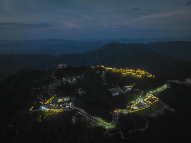 特色民宿
露营
资 兴
