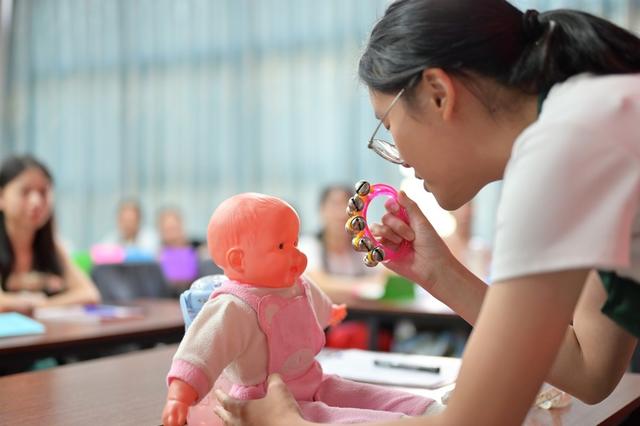 人社  育婴  技能  培训  人才  劳动者  月嫂