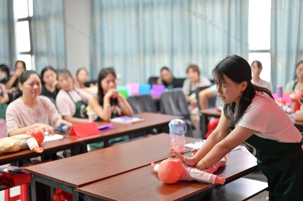 人社  育婴  技能  培训  人才  劳动者  月嫂