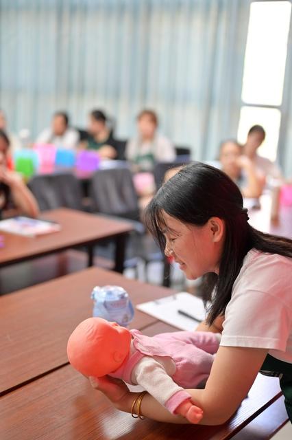 人社  育婴  技能  培训  人才  劳动者  月嫂