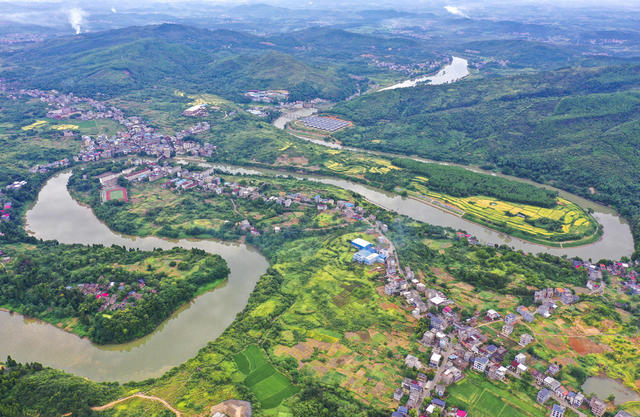 大美中国 风光 蓝天 白云 青山 碧水 湿地 民居 蜿蜒河道