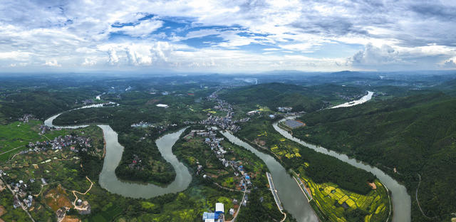 大美中国 风光 蓝天 白云 青山 碧水 湿地 民居 蜿蜒河道