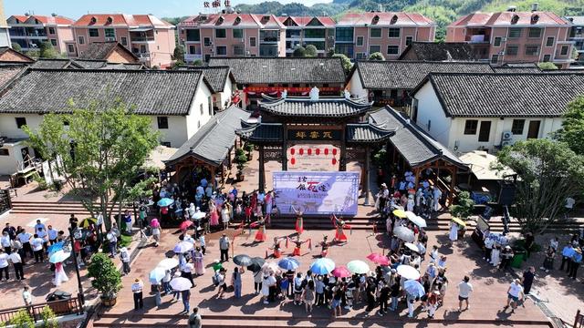航拍 湖南 郴州 苏仙区 飞天山镇  历史文化古村  结合新农村建设  霞客故道  碧水丹霞 古镇  ,网红景点 文旅小镇  民宿  千年古渡  瓦窑坪  非遗  特色农产品 