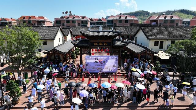 航拍 湖南 郴州 苏仙区 飞天山镇  历史文化古村  结合新农村建设  霞客故道  碧水丹霞 古镇  ,网红景点 文旅小镇  民宿  千年古渡  瓦窑坪  非遗  特色农产品 