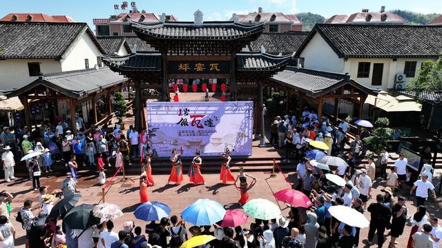 航拍 湖南 郴州 苏仙区 飞天山镇  历史文化古村  结合新农村建设  霞客故道  碧水丹霞 古镇  ,网红景点 文旅小镇  民宿  千年古渡  瓦窑坪  非遗  特色农产品 