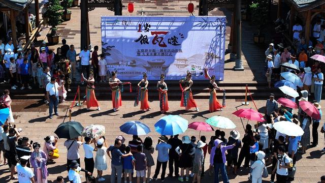 航拍 湖南 郴州 苏仙区 飞天山镇  历史文化古村  结合新农村建设  霞客故道  碧水丹霞 古镇  ,网红景点 文旅小镇  民宿  千年古渡  瓦窑坪  非遗  特色农产品 