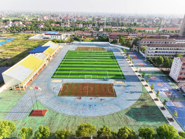 教育  校园  容貌  教学楼  塑胶运动场
