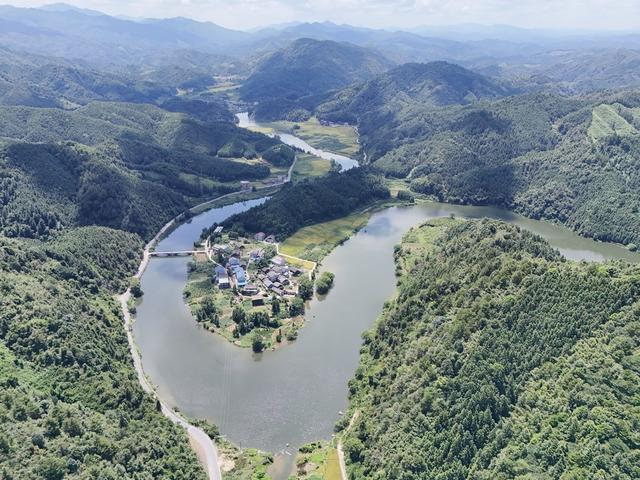秋季山村风景