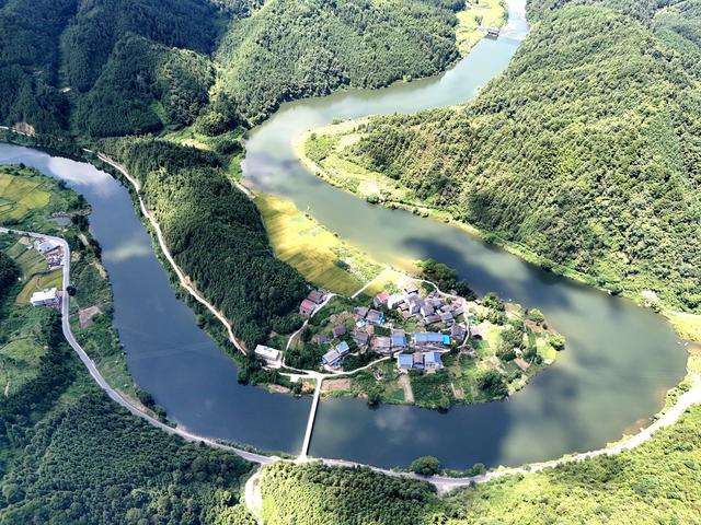 秋季山村风景