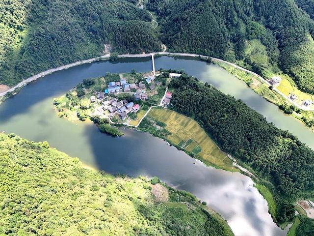 秋季山村风景