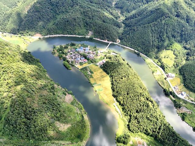 秋季山村风景