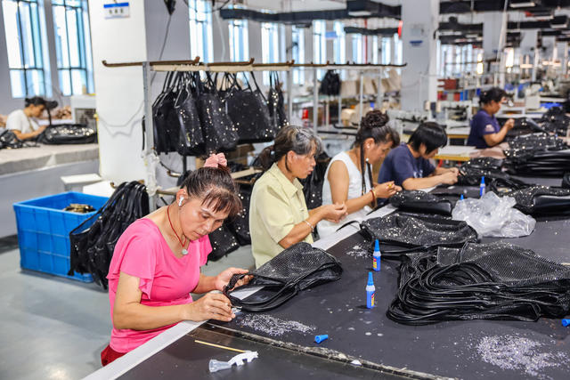 工人 生产 车间 企业 用工 稳岗