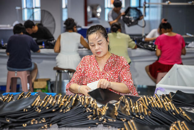 工人 生产 车间 企业 用工 稳岗