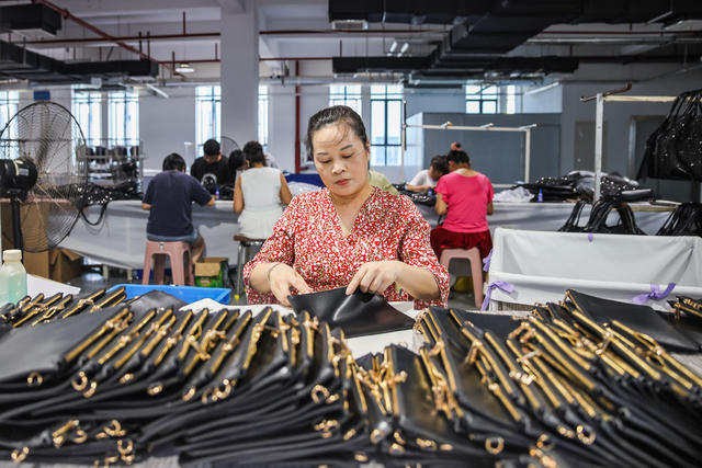 工人 生产 车间 企业 用工 稳岗