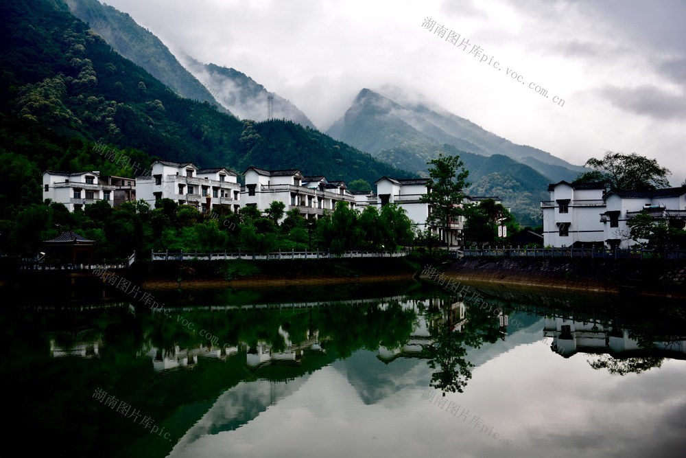 美丽乡村、云雾缭绕、风景、新农村