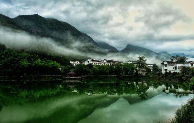 美丽乡村、云雾缭绕、风景、新农村