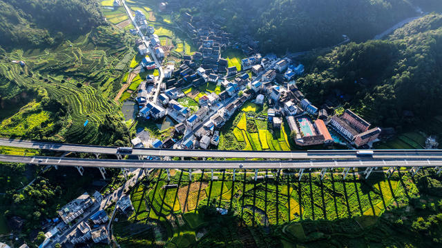 通道 侗族 乡村 公路 畅通 网 助推 经济 发展 