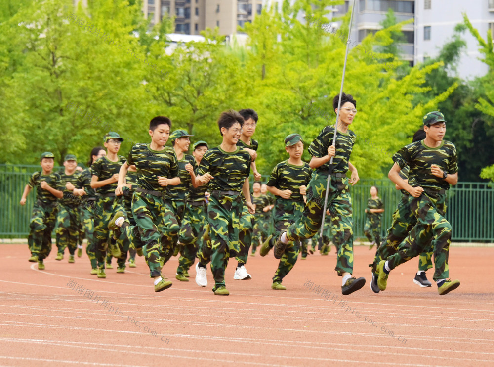 教育   中学  军训  高温天气  凉爽机遇  满负荷训练