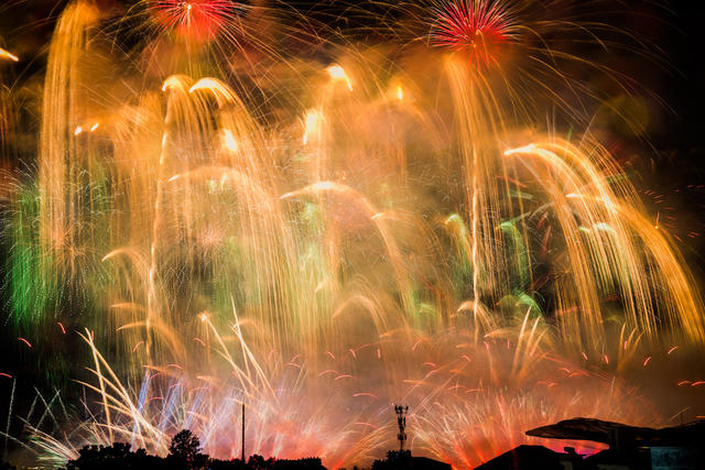 烟花  礼花弹  天空剧院  夜晚  球场