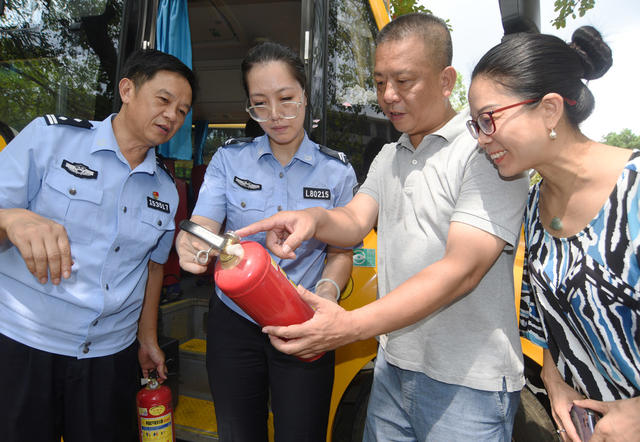 嘉禾：校车安检迎开学